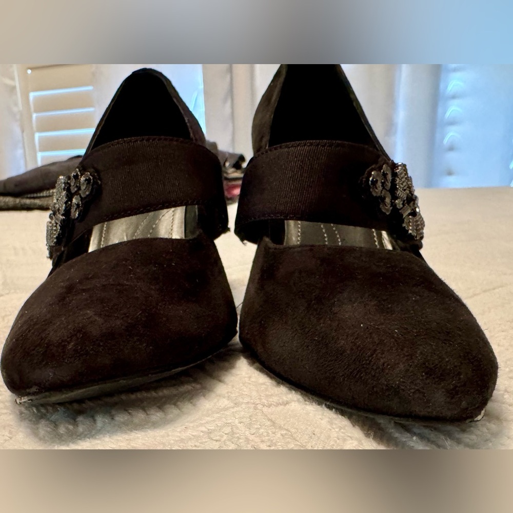 Tahari Size 8.5 Eva heels shoes w/beaded embellishments on strap. Black suede. - Picture 4 of 16